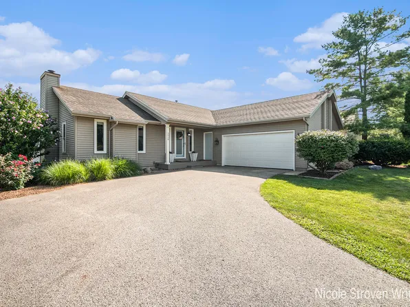 2998 Parkside Dr, Jenison, MI 49428