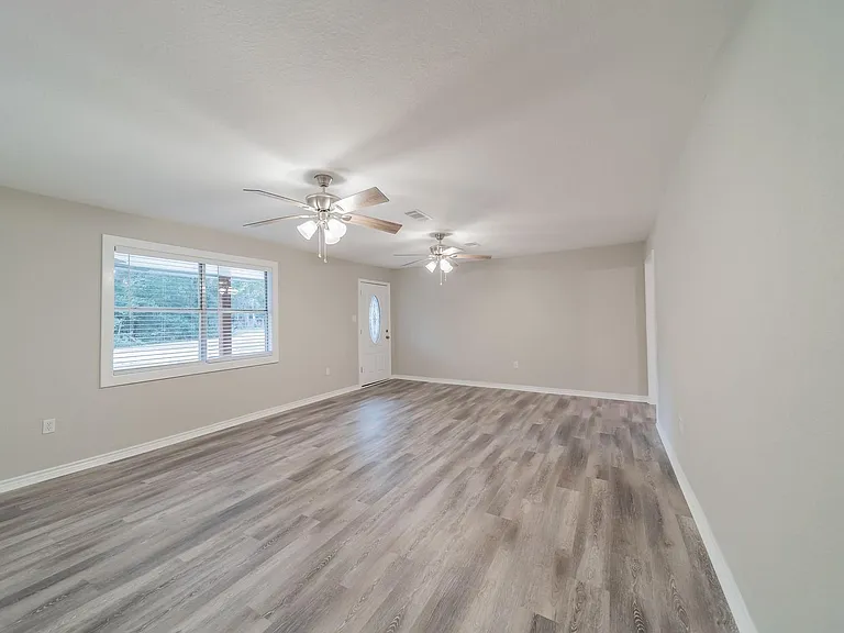 5739 Skylane Dr — Photo 28