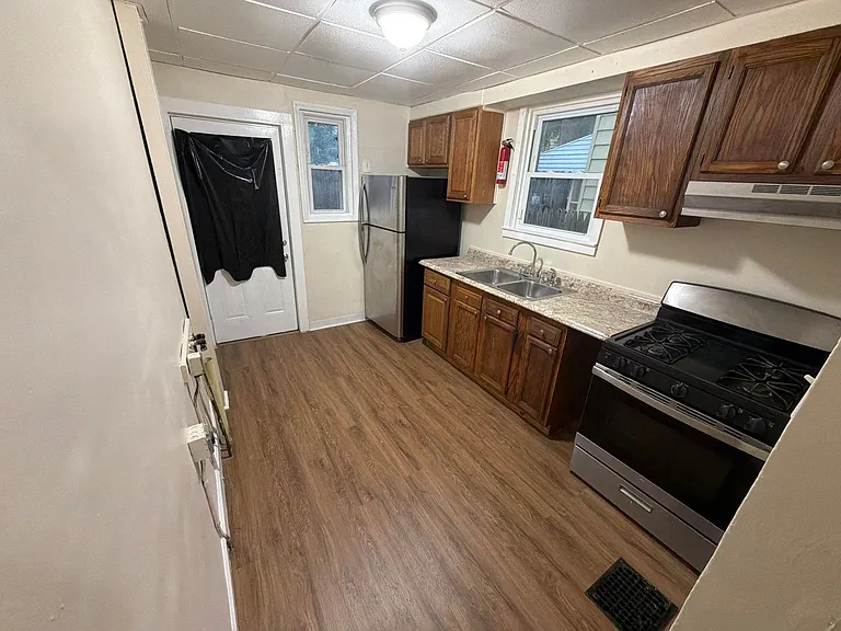114 Smith Ave — Photo 3