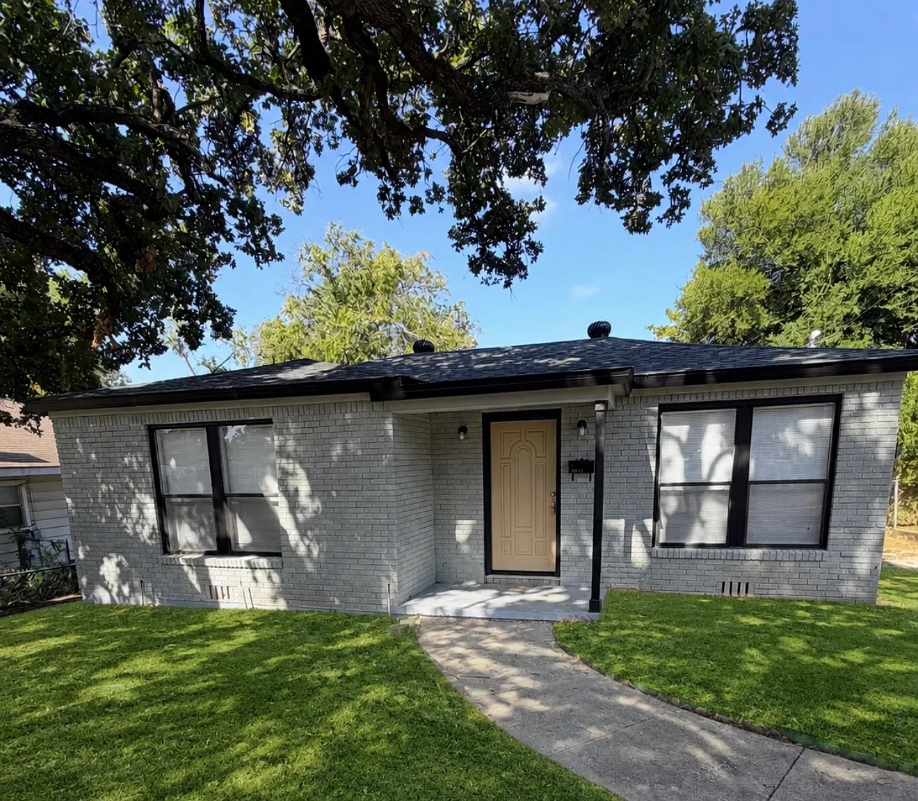 3 bed, 1.5 bath, 1018 sqft, $1,735 — Photo 1