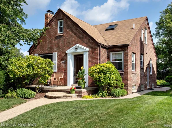 10564 Lasalle Blvd, Huntington Woods, MI 48070