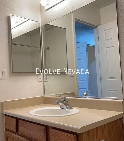3 bed, 2.0 bath, 1334 sqft, $2,295 — Photo 16