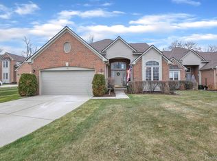 6133 Lochmore Dr, Commerce Township, MI