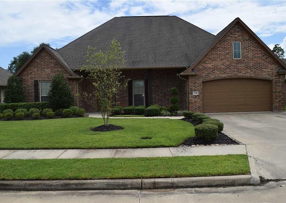 1st image of 206 Winding Brook Dr