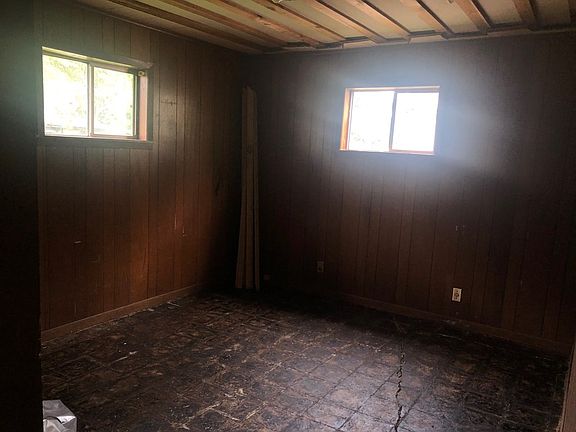 5th image of 826 Montrose St
