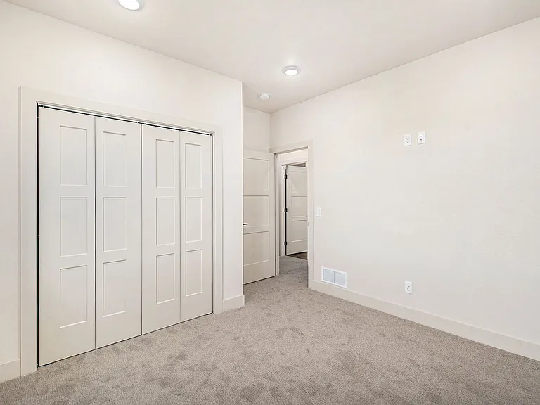 5631-5735 E Revere Dr — Photo 29