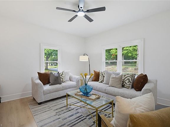 5th image of 258 Lakeside Ave
