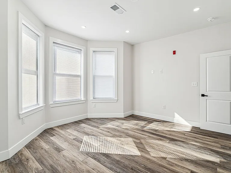 5601 Lansdowne Ave #3 — Photo 3