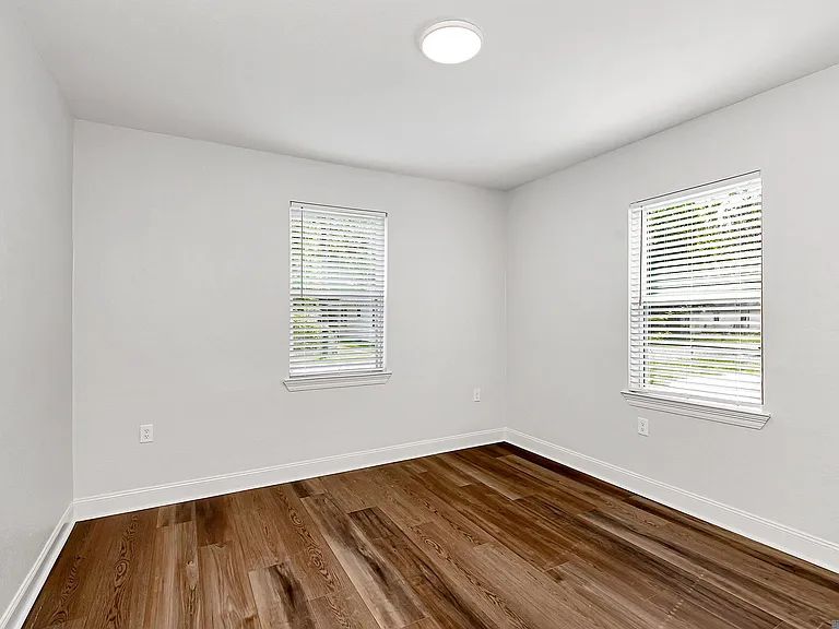 2645 Seneca St — Photo 12