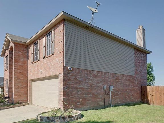 3rd image of 1412 Evergreen St