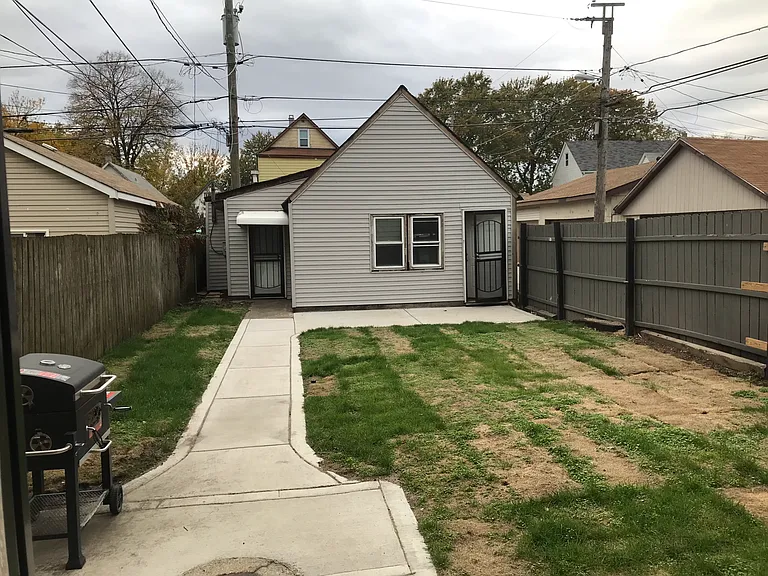 9616 S Exchange Ave #1R — Photo 11