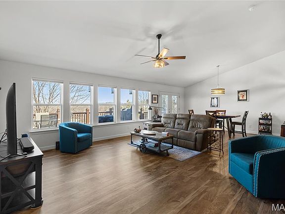 4th image of 322 Old Meramec Station Rd