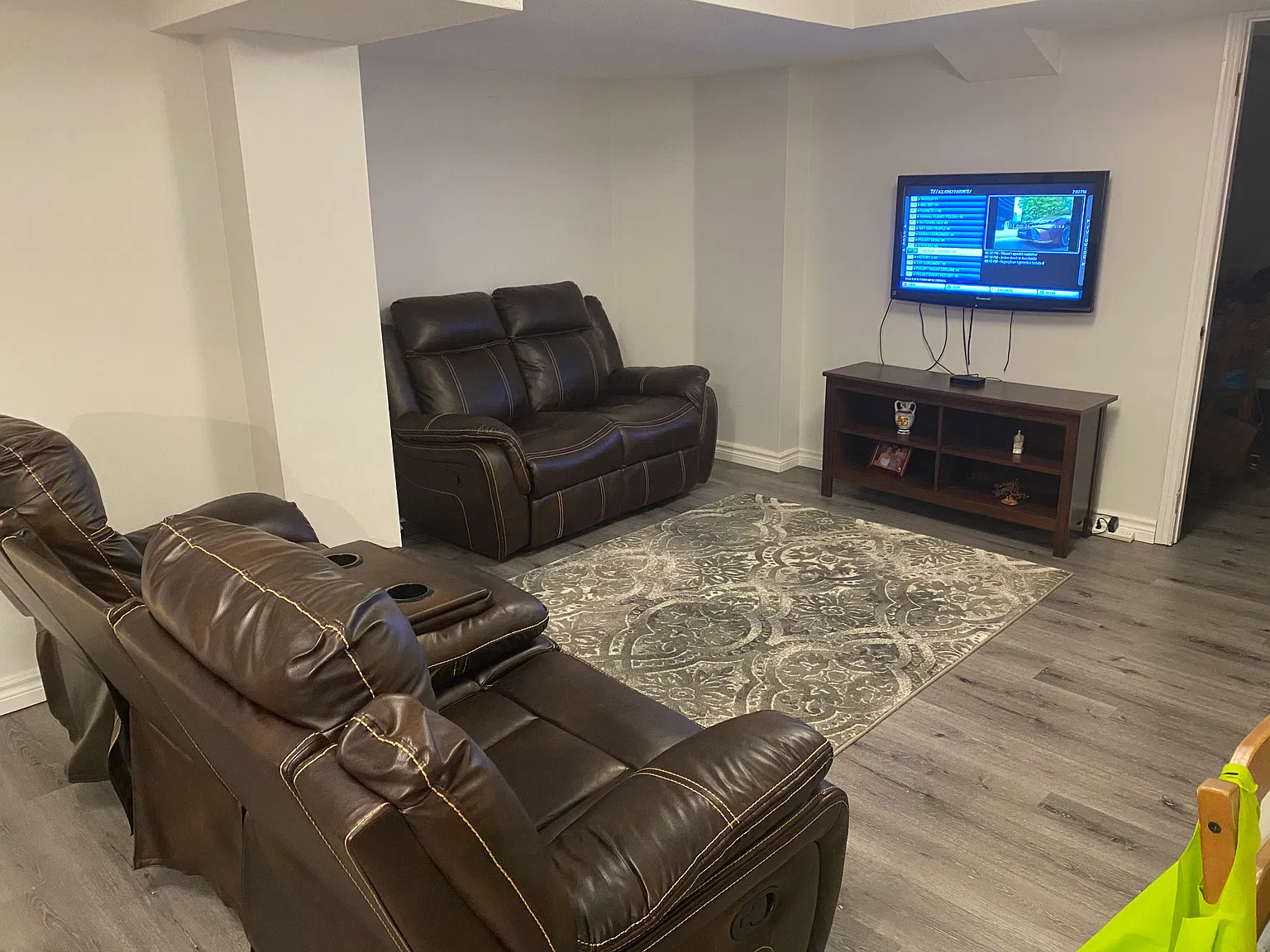 2 bed, 1.5 bath, 1000 sqft, $1,700 — Photo 2