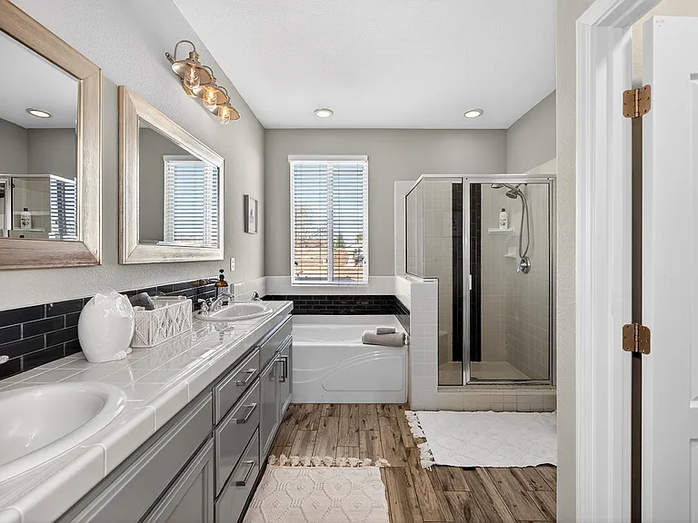 390 Caravaggio Cir — Photo 64