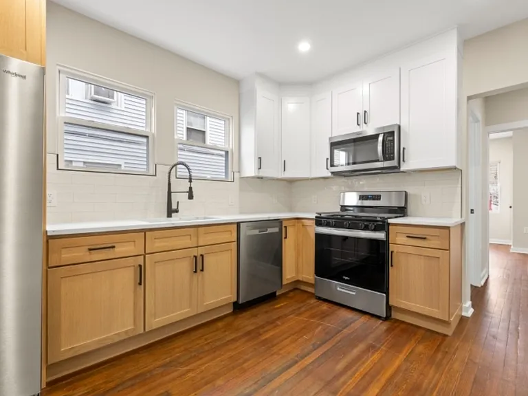 218 Ampere Pkwy — Photo 8