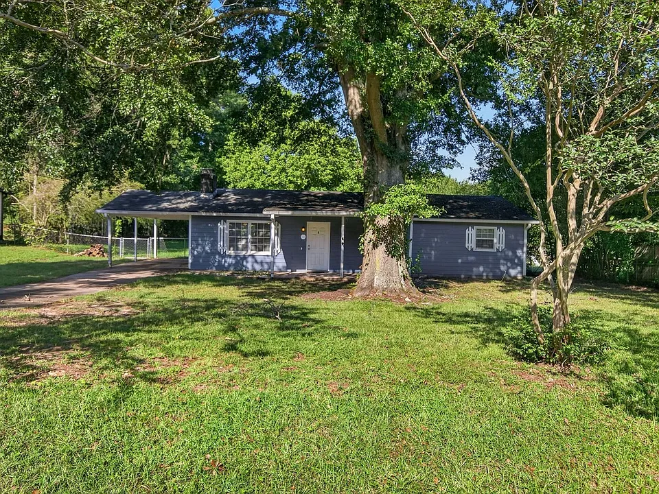 495 Valerie Cir