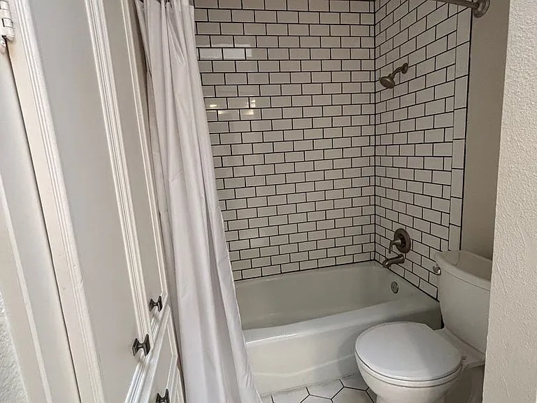 5026 Bellaire Dr S — Photo 14
