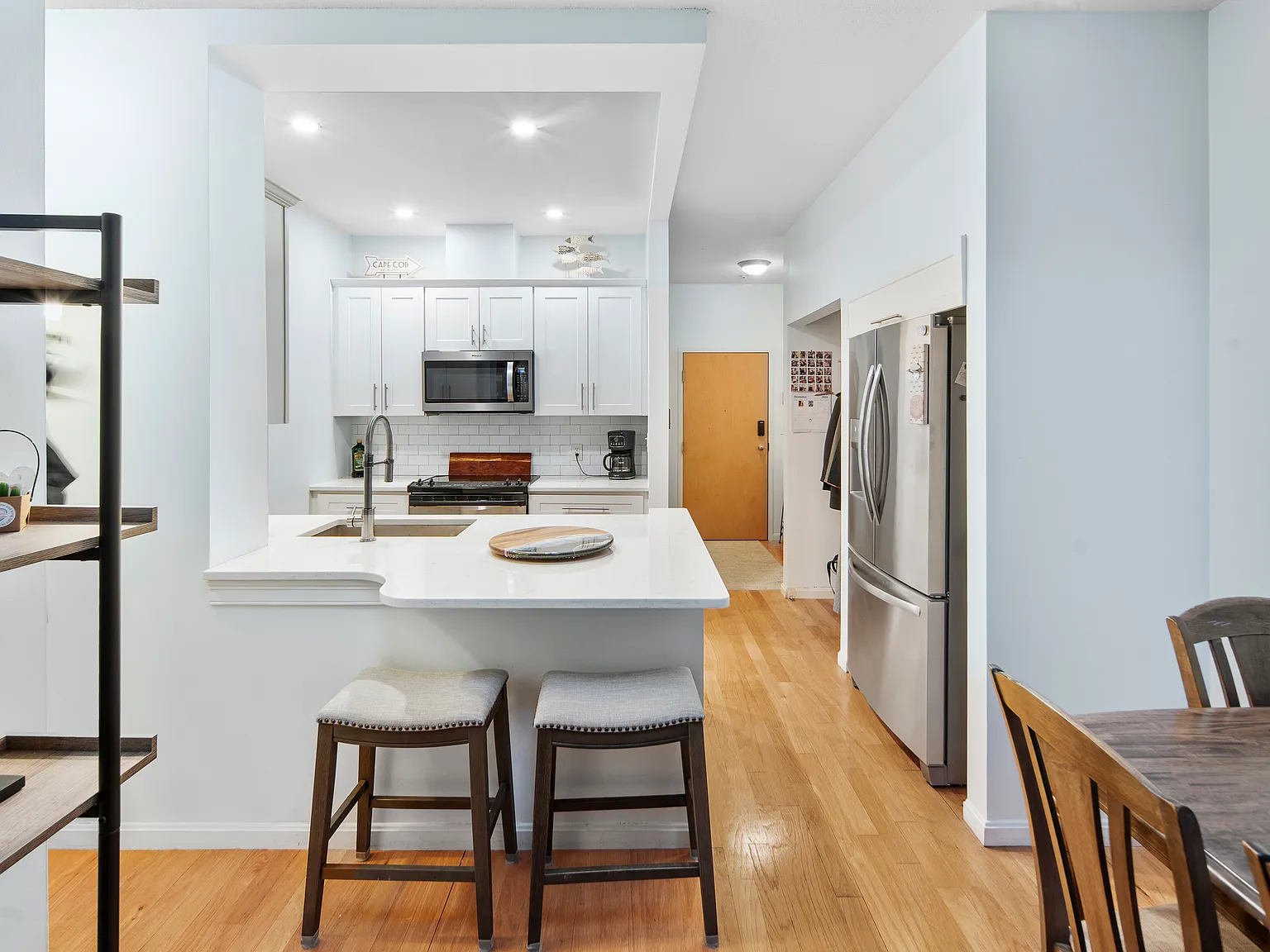 2 bed, 779 sqft, $3,900 — Photo 2