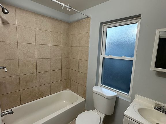 2nd image of 1019 W Ontario St