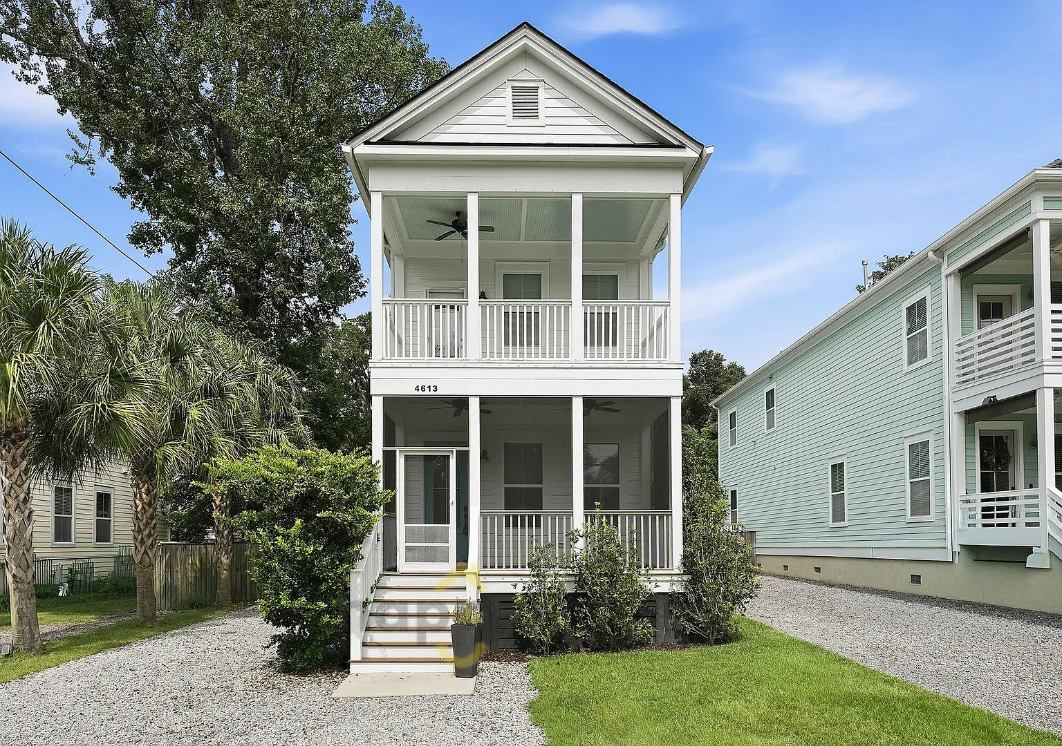 4 Bedroom 2.5 Bathroom Home in Park Circle — Photo 1