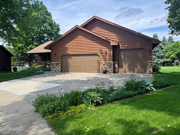 2nd image of 1623 Hillcrest Dr