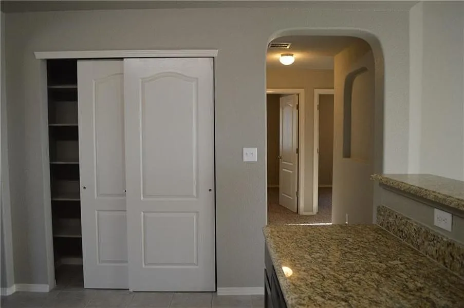 Gorgeous Three Bedroom Two Bath home in East El Paso!! — Photo 4