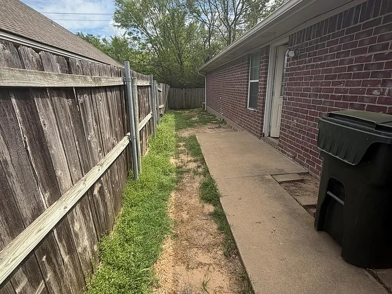 1437 Western Oaks Ct — Photo 10