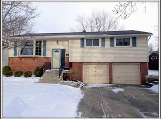 131 Briarhurst Rd, Williamsville, NY 14221