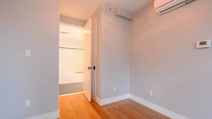 Rented by Nooklyn NYC LLC | media 54
