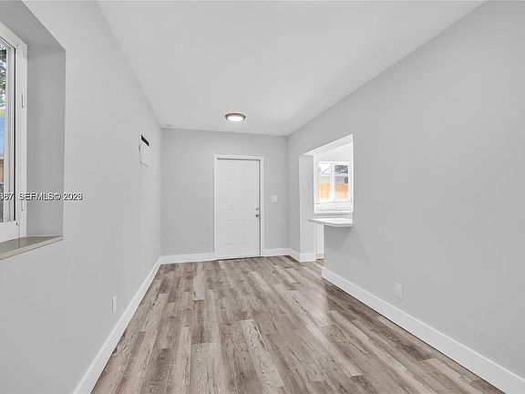 3rd image of 2729 SW 18th St