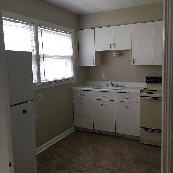 711 N College Ave #22 — Photo 4