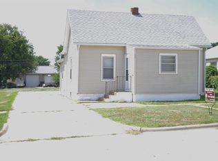 309 E 7th St, Hoisington, KS 67544
