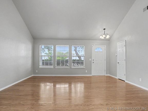 5th image of 11245 S Nandina Ave