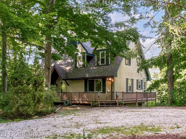 8569 Stonegate Dr, Northville, MI 48168