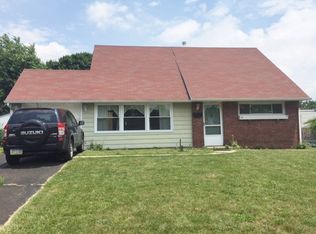 16 Uphill Rd, Levittown, PA 19056