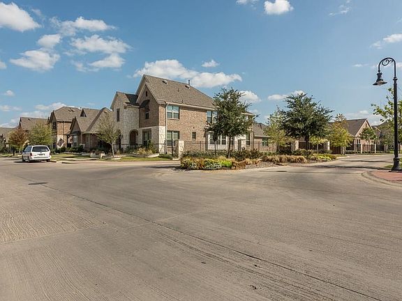 4th image of 1137 Blue Lake Blvd