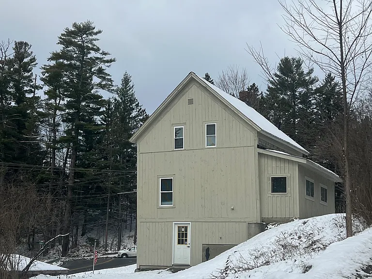 130 E High St — Photo 10