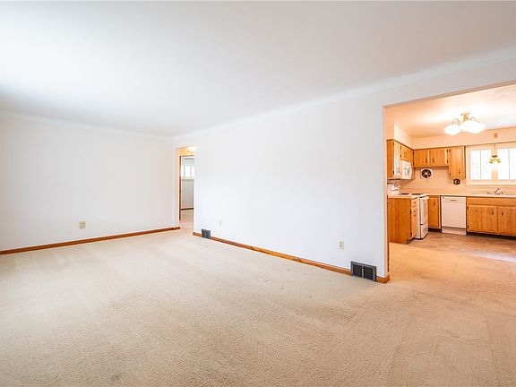 5th image of 541 Hickory Dr
