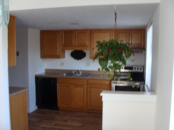 3rd image of 461 Vancover Court