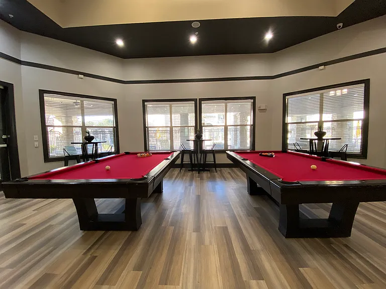 CLUBHOUSE 3 V