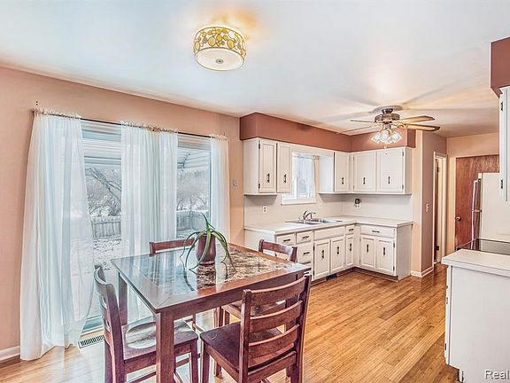 4th image of 2082 Hardwood Cir