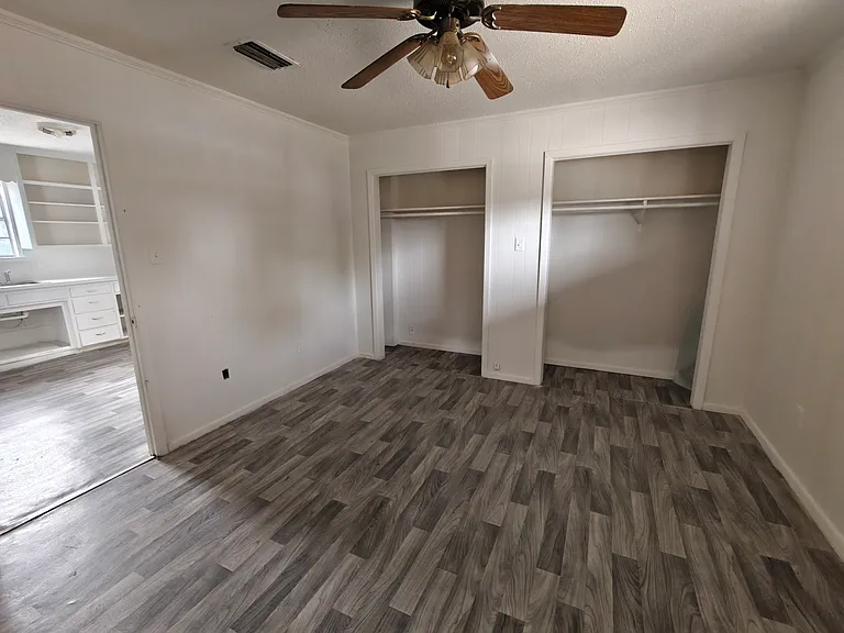 403 E 3rd St #405 — Photo 38