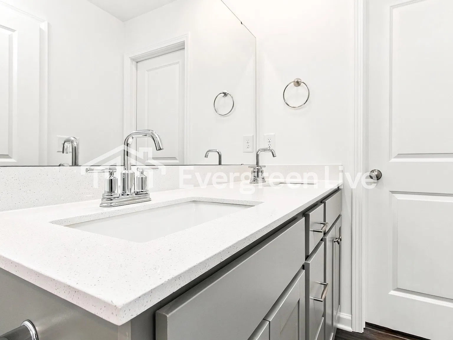 3 bed, 2.5 bath, 1346 sqft, $1,650 — Photo 3
