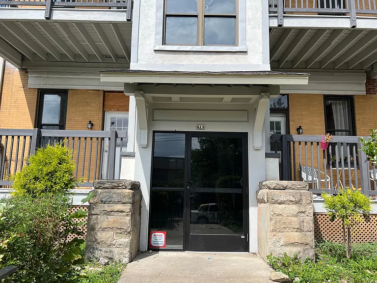 319 N Beatty St #4 — Photo 1