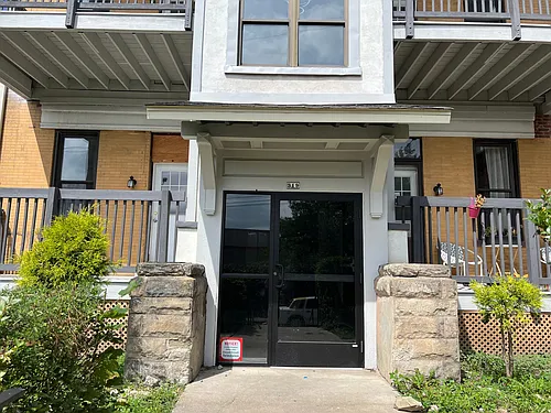 319 N Beatty St #4 Photo 1