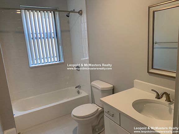 5th image of 105 Longwood Ave #1