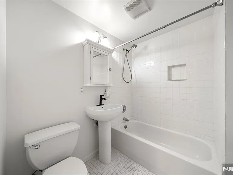 408 Dogwood Ct — Photo 37