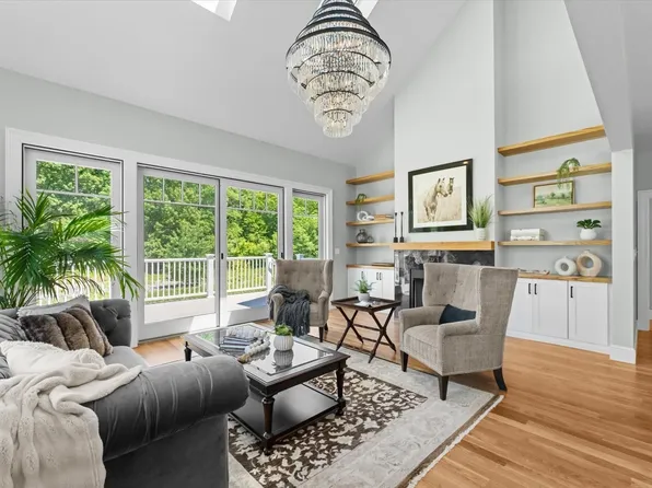 9 Adams Ln #9, Sherborn, MA 01770