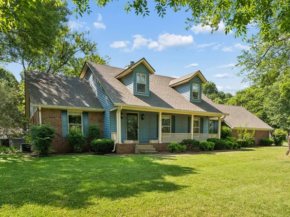 1429 Twin Feather Dr, Murfreesboro, TN 37129