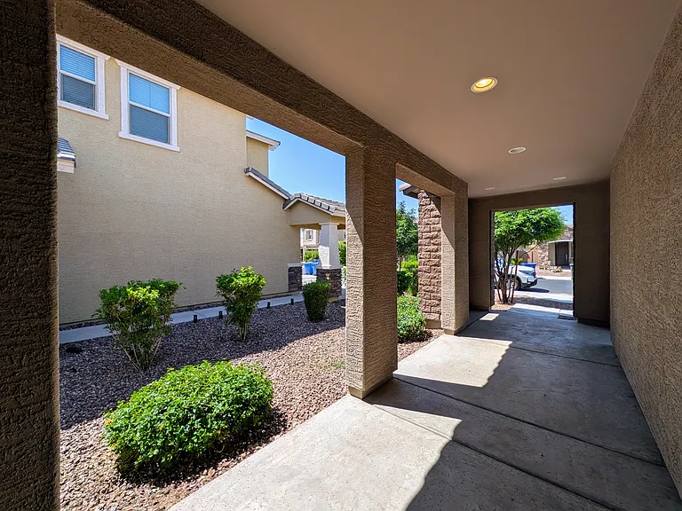 9509 W Sells Dr — Photo 33